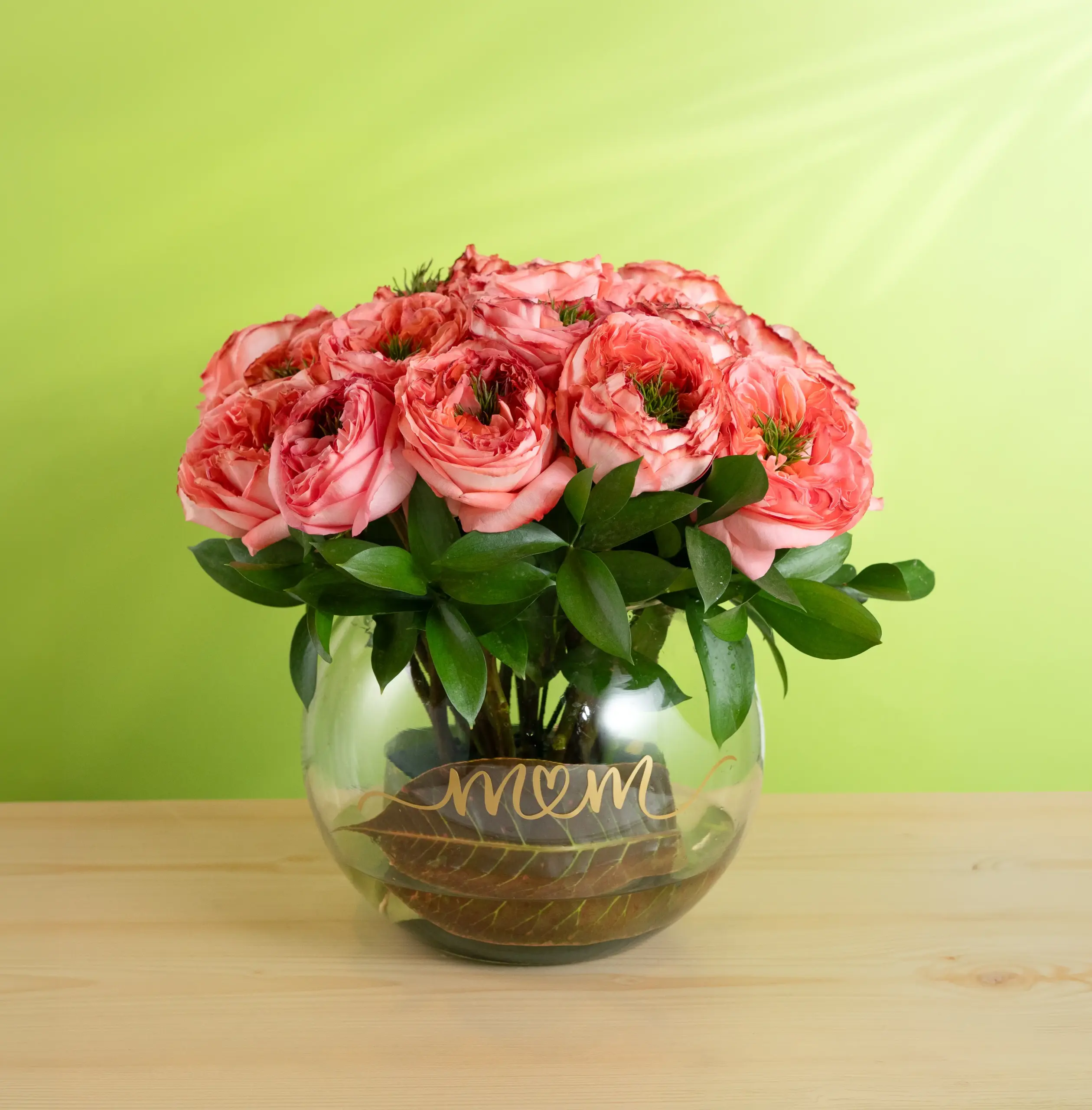 Pecera con 20 rosas